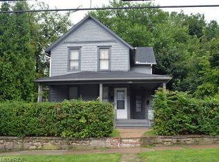 889 Raymond St, Akron, OH 44307
