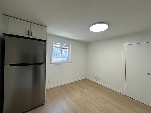 5th image of 11 Luxton Ave #A