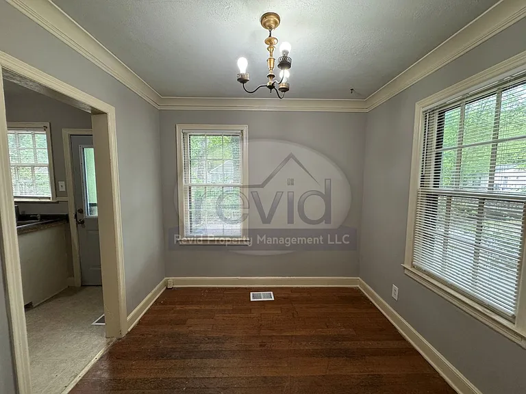 705 S Graham St — Photo 4