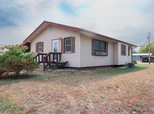 925 N Wacouta Ave, Prairie Du Chien, WI 53821