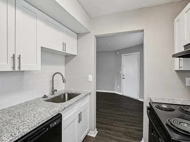 Meridian Luxury Condominiums — Photo 36