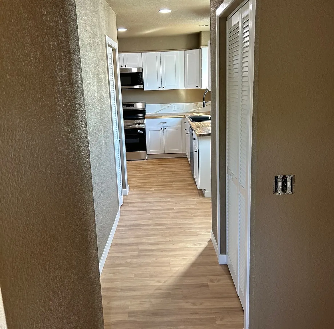 3 bed, 1156 sqft, $2,450 — Photo 4
