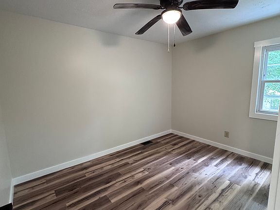 3rd image of 135 Hunter Ave