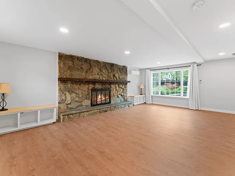 8 Brook Way — Photo 12