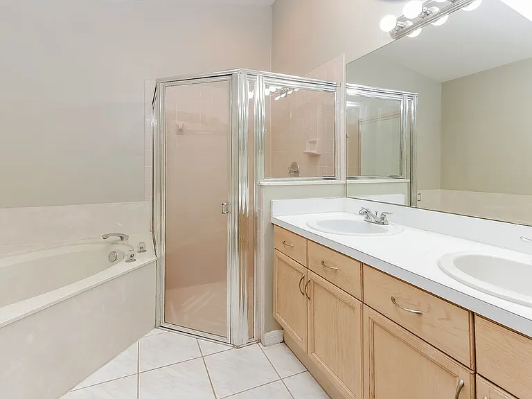 12996 Meadowbreeze Dr — Photo 11