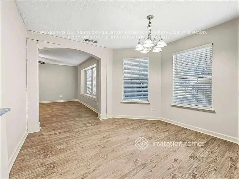 5201 Waltham Ct — Photo 8