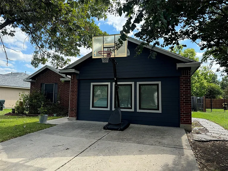 291 Brian Ln — Photo 2