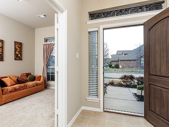 5th image of 300 Darlington Trl