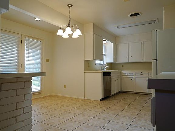 5th image of 2609 Goddard Dr