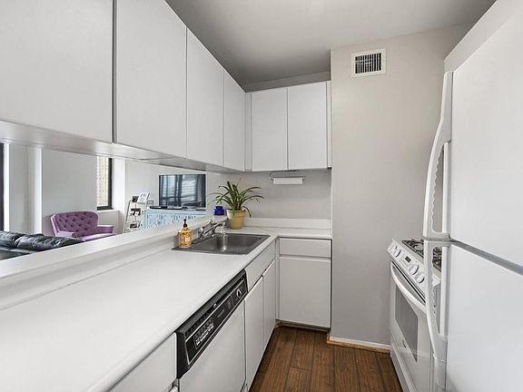 4th image of 300 E 62nd St APT 2001