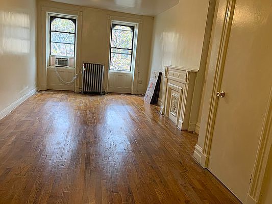2nd image of 15 W 120th St #3AB