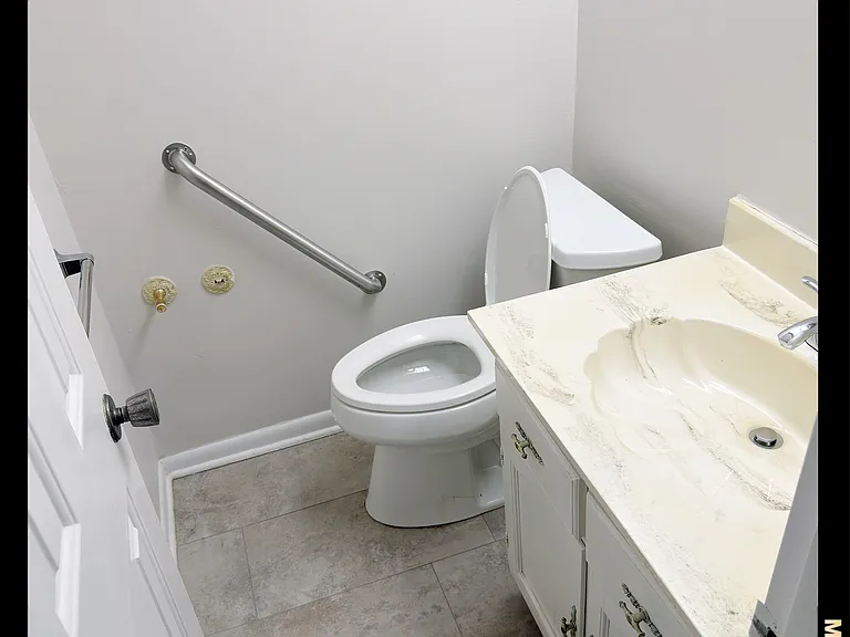 9529 Hidden Oak Way #5B — Photo 4