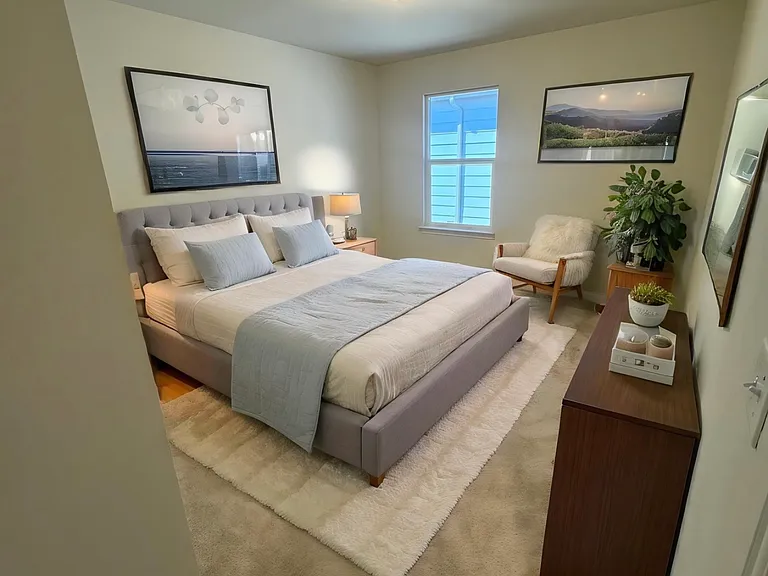 Upstairs bedroom.