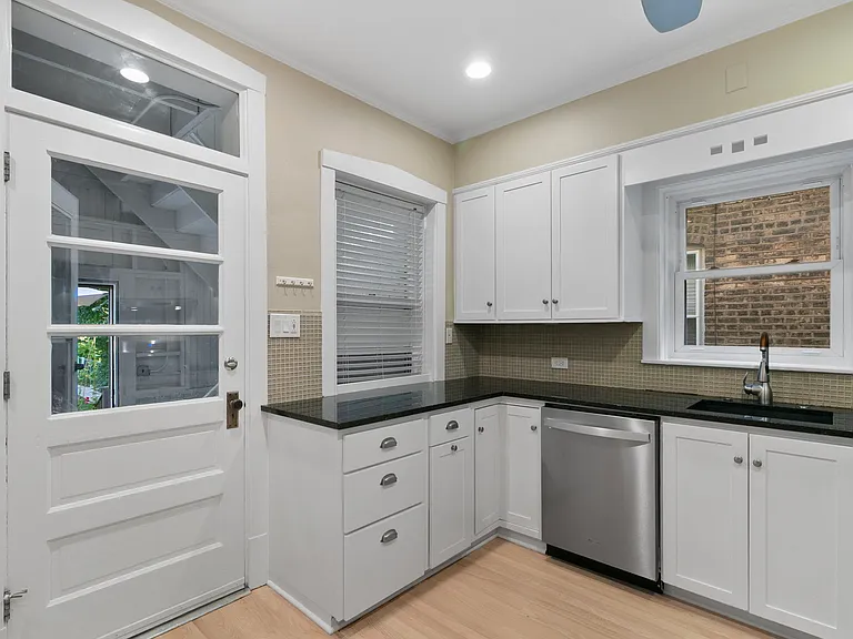 1031 Wesley Ave #1 — Photo 5