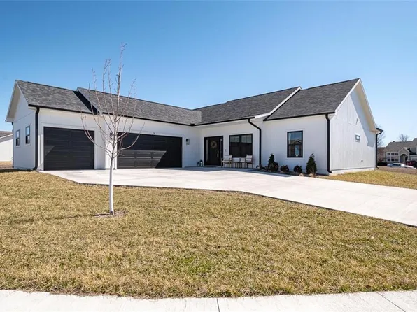 24 Westwood Cir, Ottawa, KS 66067