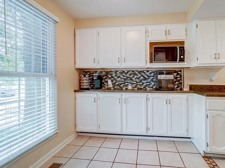8064 Hetz Dr — Photo 13