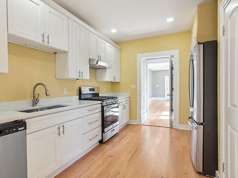 1426 Alvar St — Photo 1
