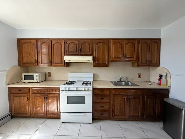 98 Andrew St Floor 3, Bayonne, NJ 07002
