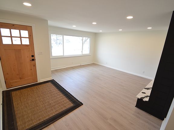 4th image of 2930 S Sheridan Ave