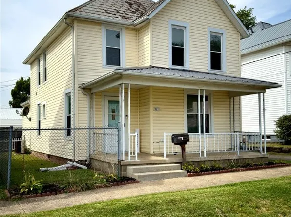 142 N 5th St, McConnelsville, OH 43756