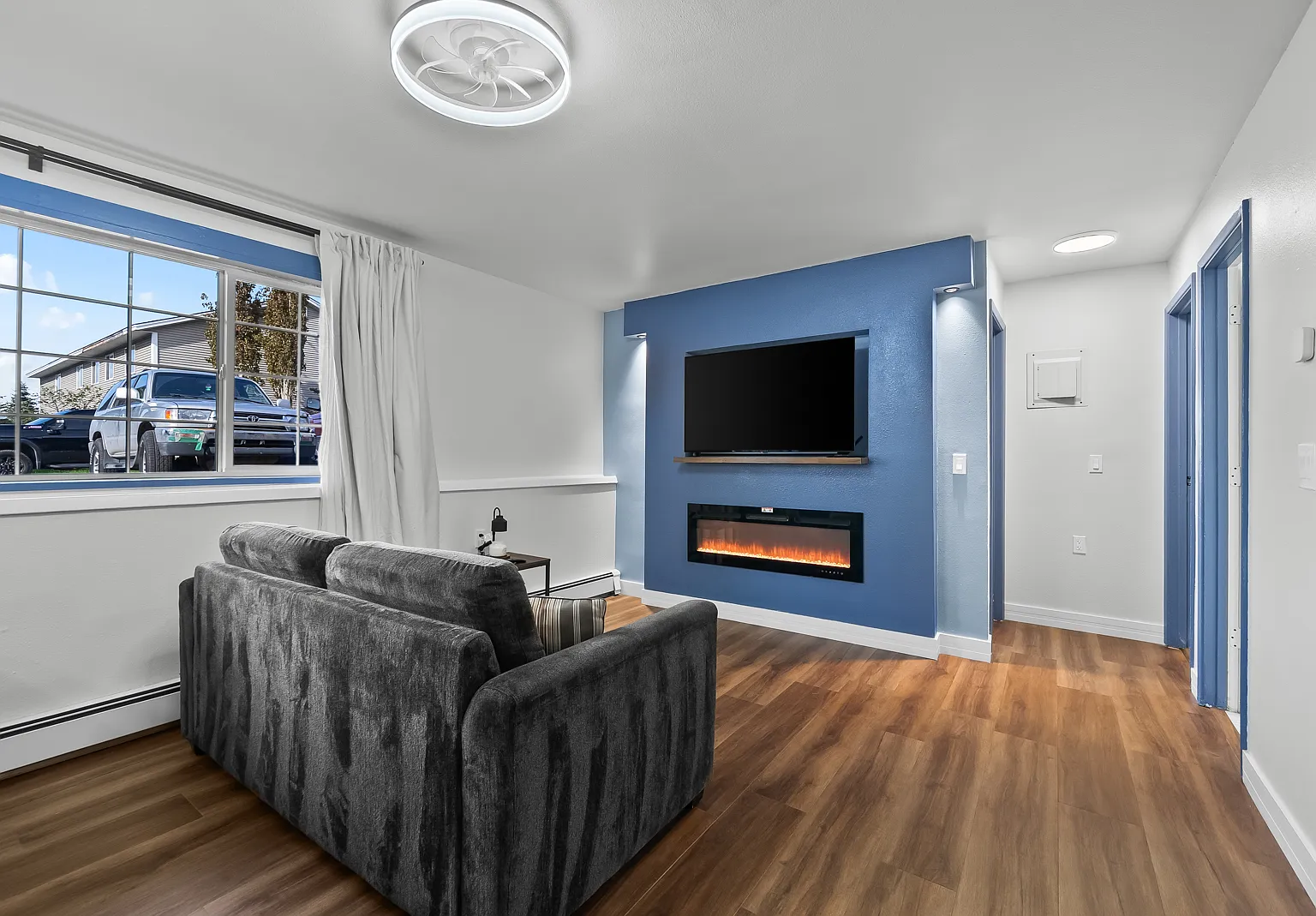 2 bed, 850 sqft, $2,400 — Photo 1
