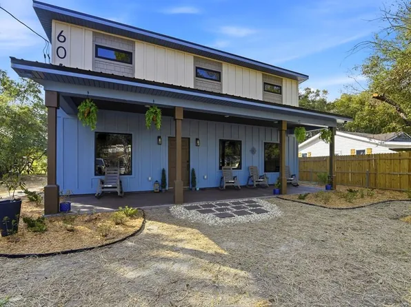 601 W 3rd St, Carrabelle, FL 32322