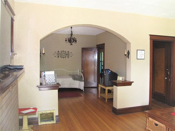 5th image of 4638 Loughborough Ave