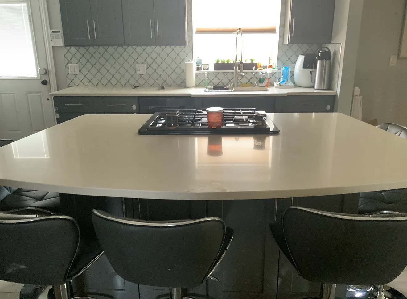 3 bed, 1200 sqft, $4,300 — Photo 3