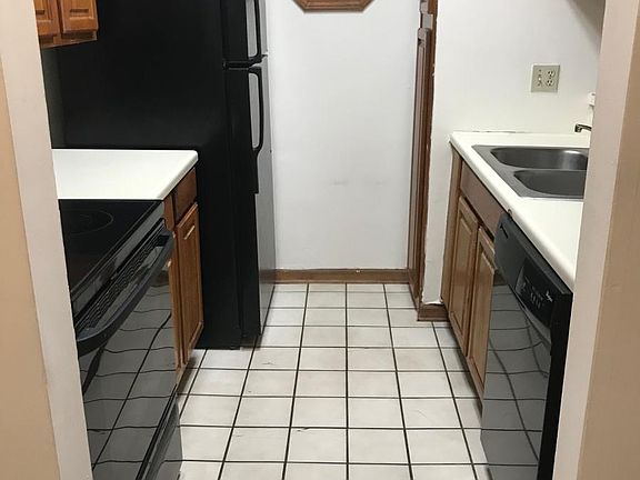 2nd image of 708 11th St APT 210