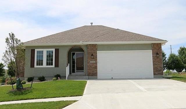 4796 SW Leafwing Drive Lee's Summit, MO 64082