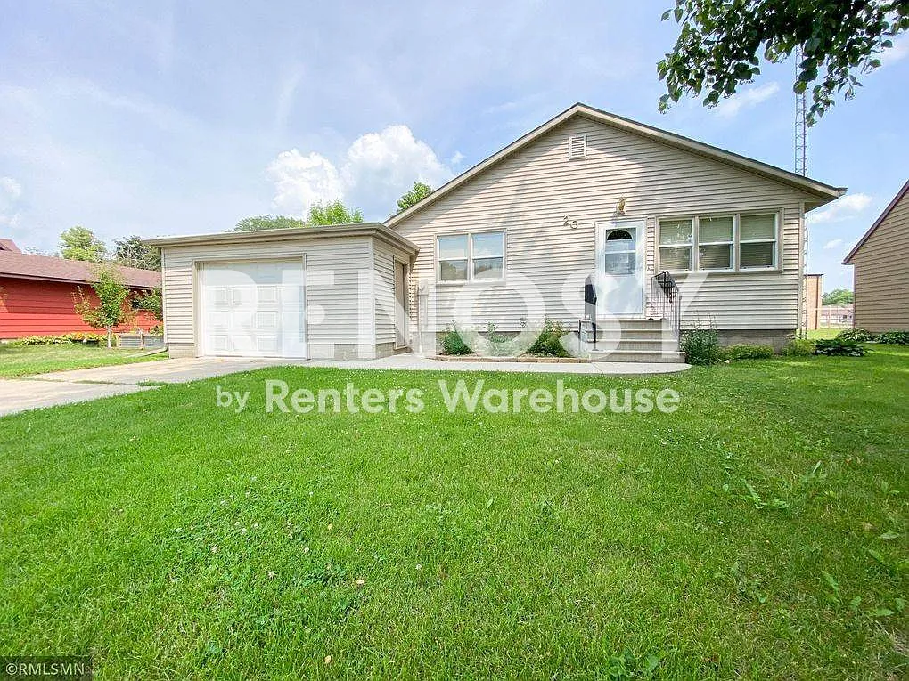 Newly Updated 3 Bedroom 1 1/2 Bath Home Available Now — Photo 1
