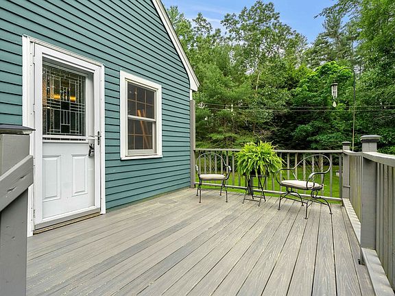 3rd image of 25 Lawrence Lane