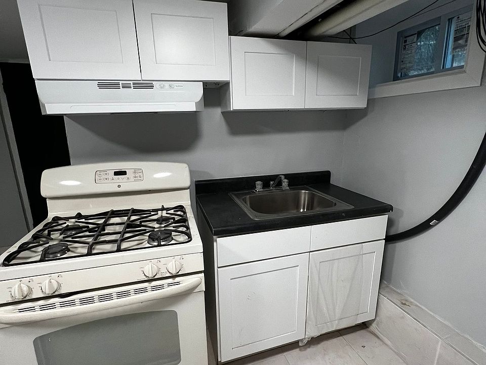 1st image of 160 Amackassin Ter Floor 2