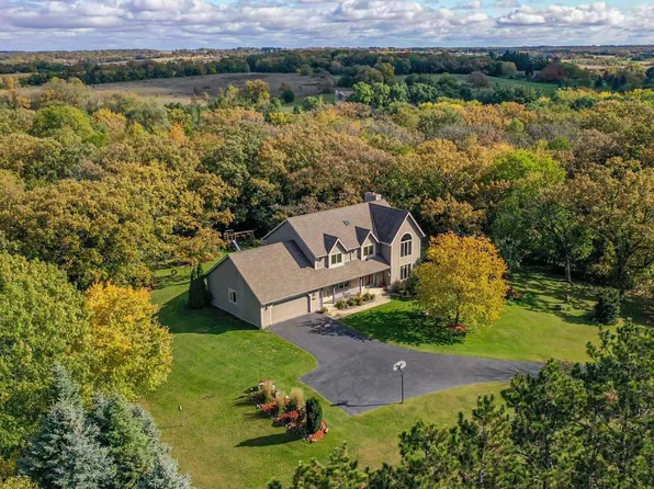 N6935 Hodges ROAD, Elkhorn, WI 53121