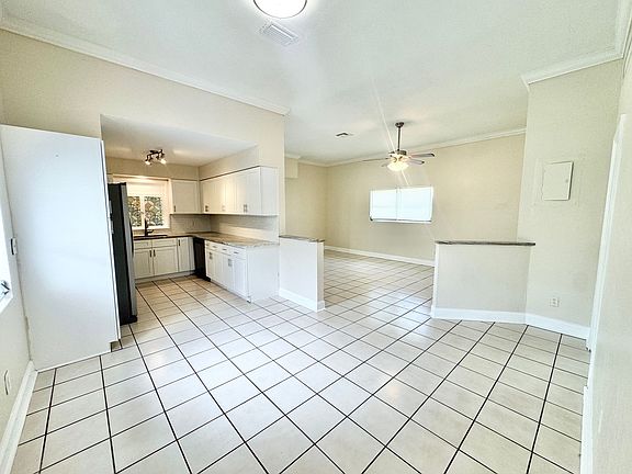 3rd image of 561 Southwest Blvd #102