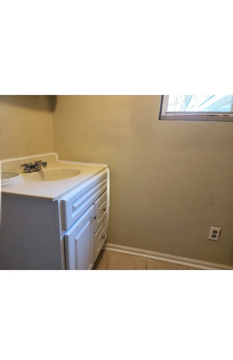 4 bed, 1162 sqft, $1,600 — Photo 4