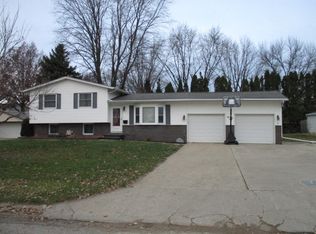 615 W 6th St, Wilton, IA 52778