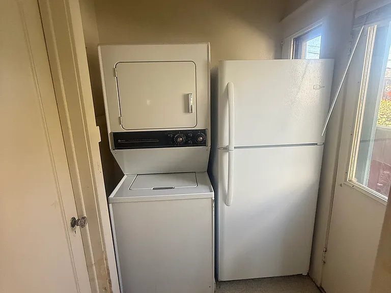 34 W Elm St — Photo 1