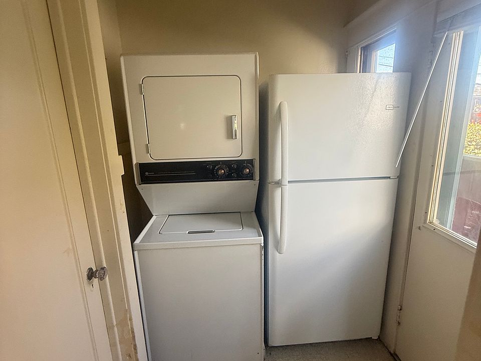 1st image of 34 W Elm St