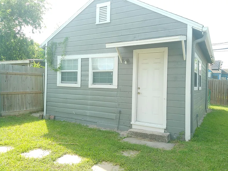 410 Indiana Ave — Photo 12