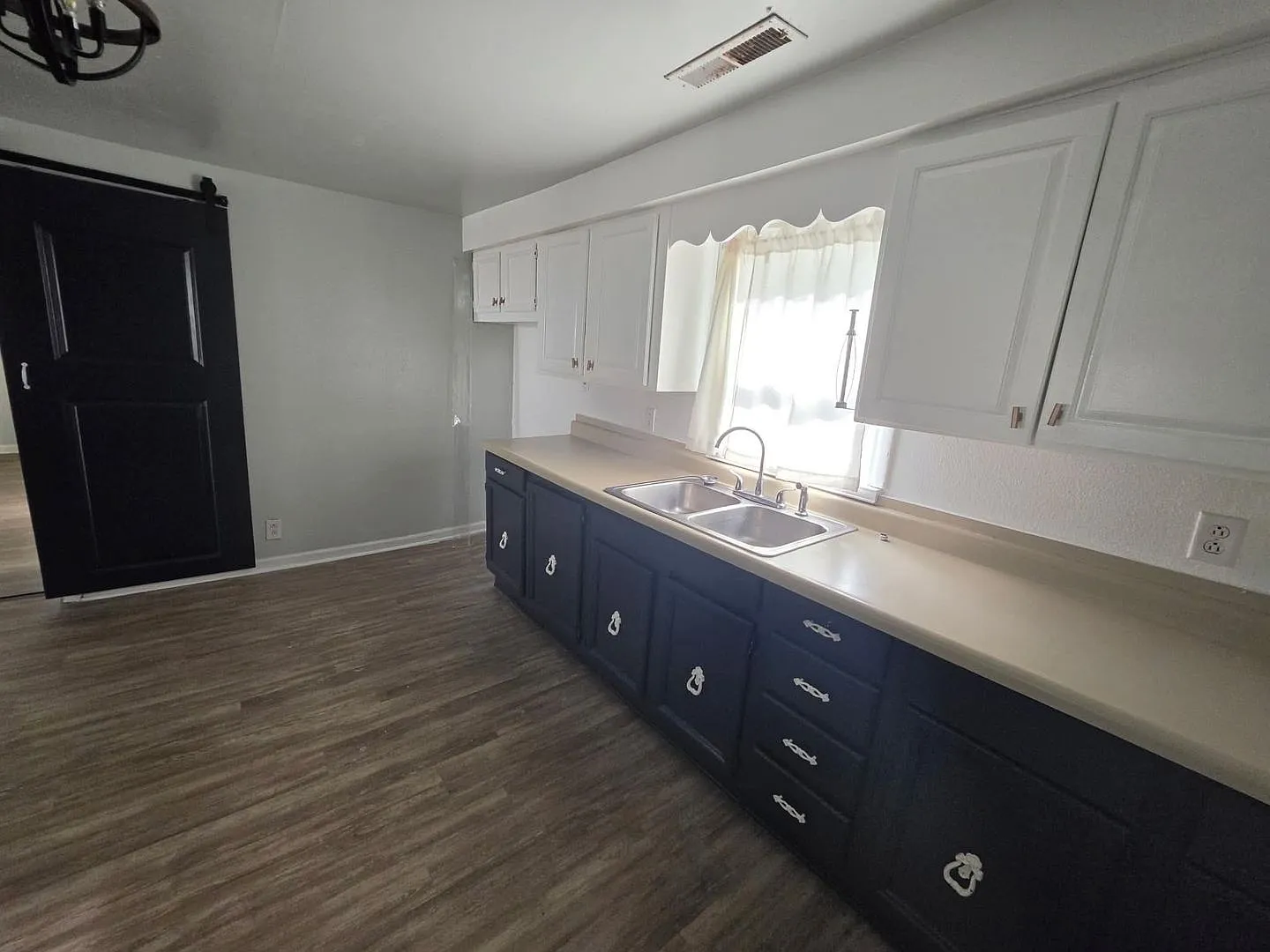 For Rent- Cute 3 bedroom / 1.5 bathrooms in Lamar Mo — Photo 4