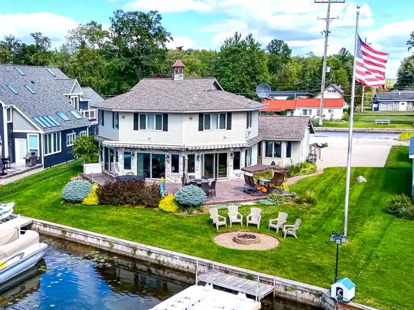 4690 Birchcrest Dr, Houghton Lake, MI 48629