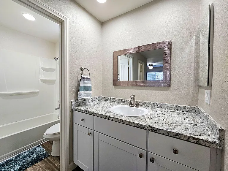 Sandalwood Apartments — Photo 16