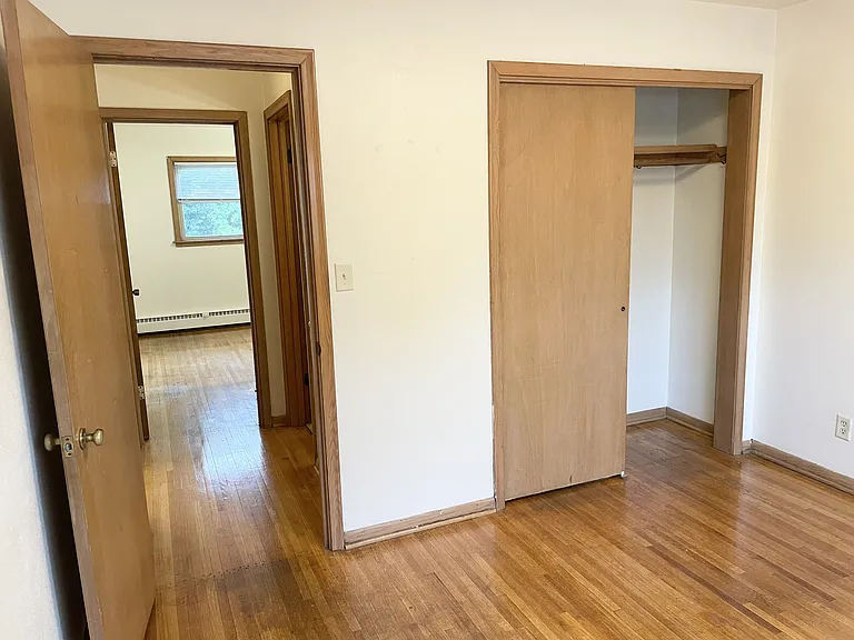 Dunlap Apartments — Photo 9