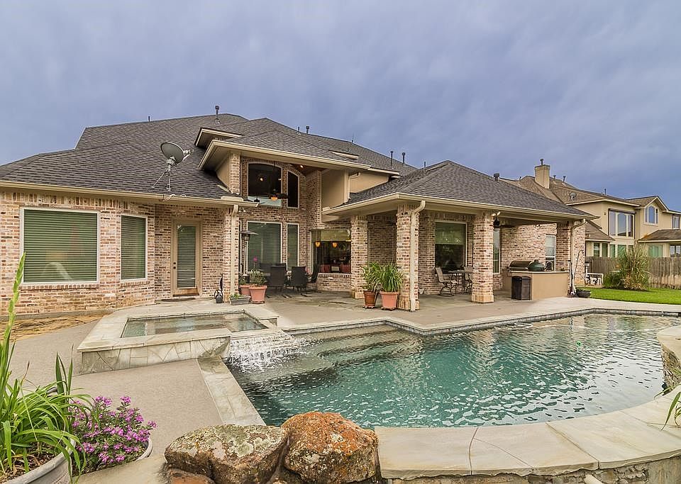 Backyard Oasis With No Back Neighbors!