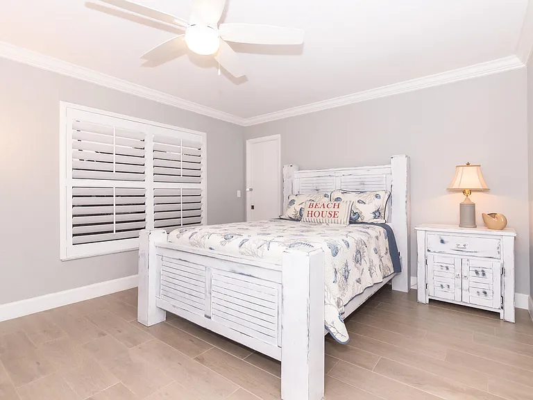 4041 NE Breakwater Dr — Photo 18