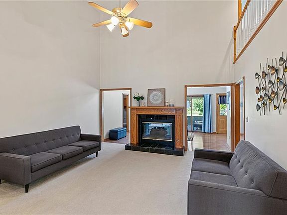 4th image of 216 Wells Ct