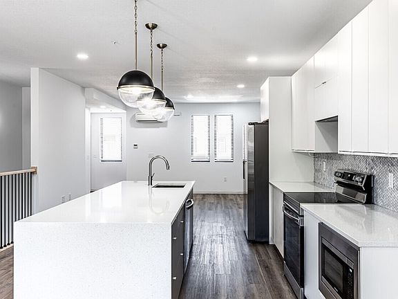 3rd image of 6101 Nieman Rd #6115-8B