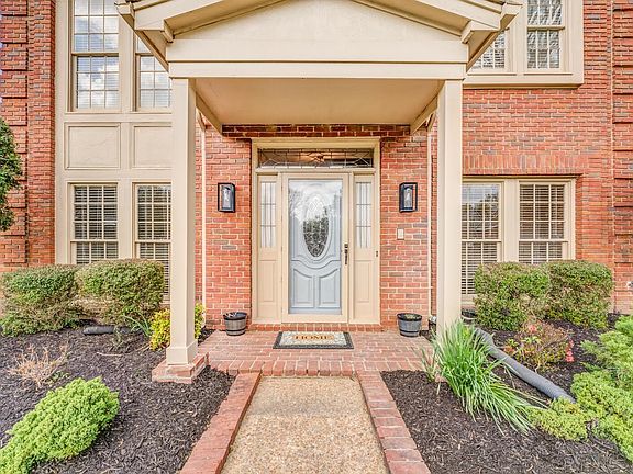 3rd image of 9354 Hawthorn Hill Dr