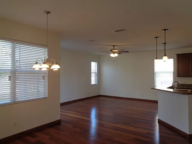 5 bed, 3.0 bath, 2813 sqft, $3,060 — Photo 4